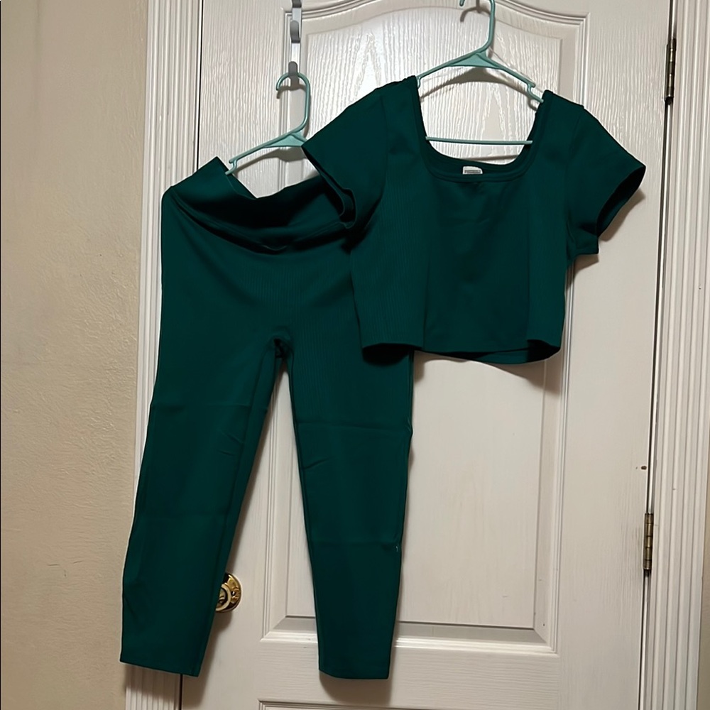 PINK Victoria's Secret Green Cropped Pants & Top Set